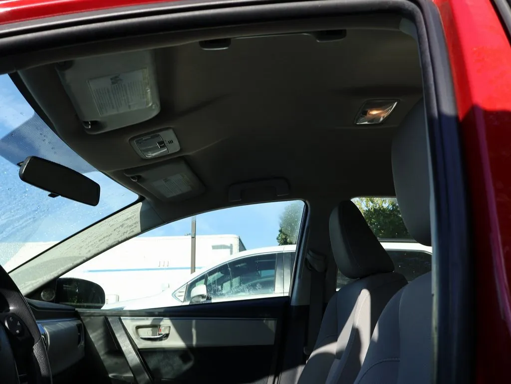 2015 Toyota Corolla LE photo 4