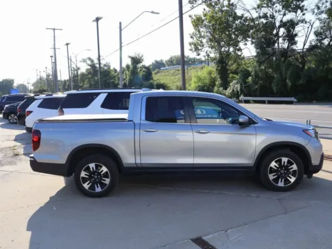 More photos of 2020 Honda Ridgeline RTL at Jay Wolfe Honda, MO