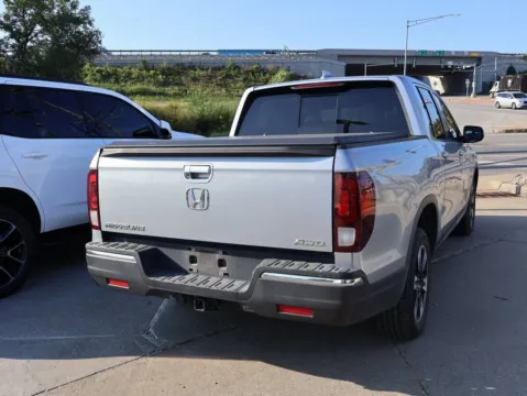 More photos of 2020 Honda Ridgeline RTL at Jay Wolfe Honda, MO