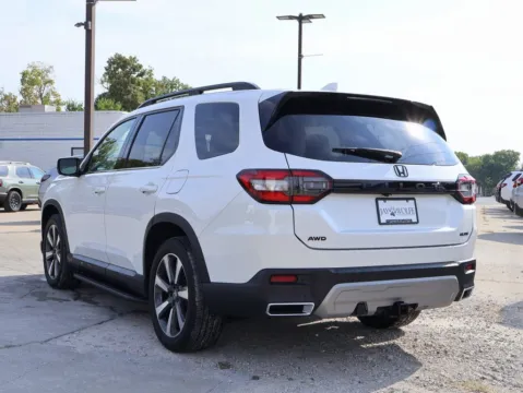 More photos of 2023 Honda Pilot Elite at Jay Wolfe Honda, MO