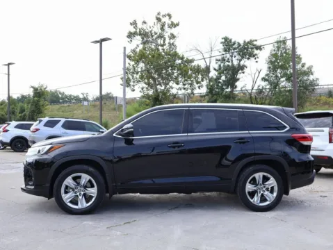 More photos of 2019 Toyota Highlander Limited at Jay Wolfe Honda, MO