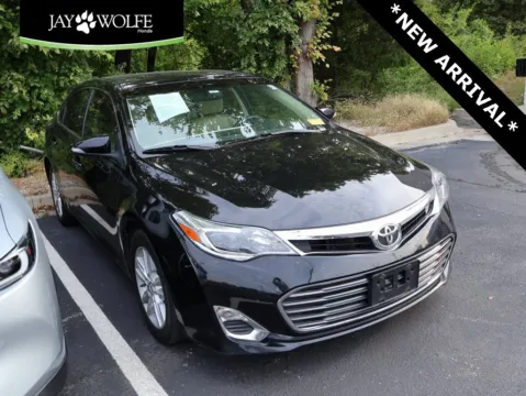 Black 2014 Toyota Avalon XLE for sale in Kansas City, MO