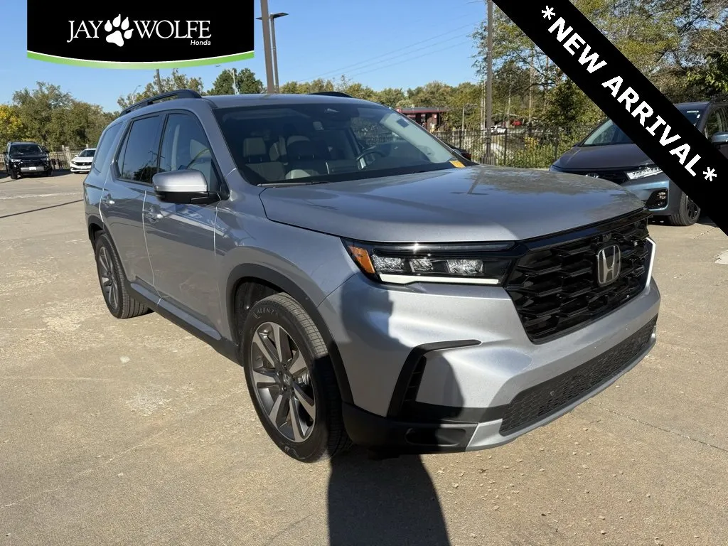 Silver 2023 Honda Pilot Elite for sale in Kansas City, MO