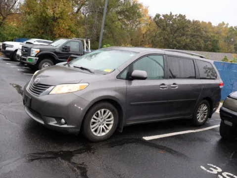 More photos of 2011 Toyota Sienna Ltd at Jay Wolfe Honda, MO