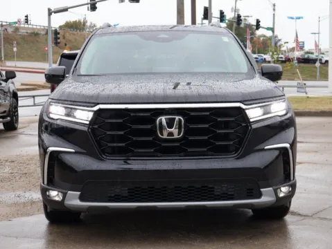 Photos of 2025 Honda Pilot Elite for sale in Kansas City, MO at Jay Wolfe Honda