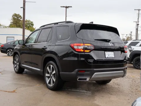 More photos of 2025 Honda Pilot Elite at Jay Wolfe Honda, MO