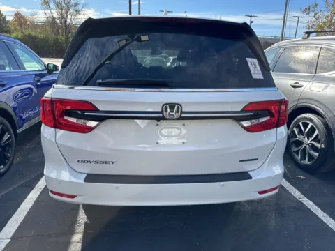 More photos of 2024 Honda Odyssey Touring at Jay Wolfe Honda, MO