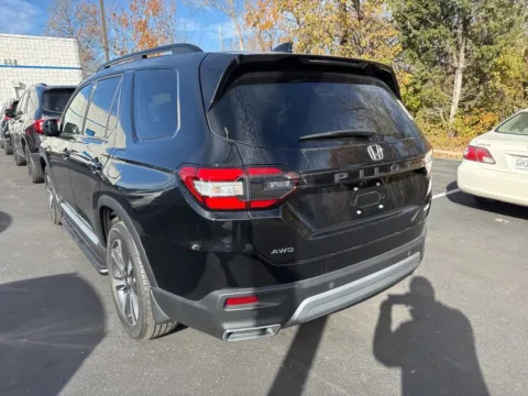 Another view of 2023 Honda Pilot Elite for sale in Kansas City, MO at Jay Wolfe Honda