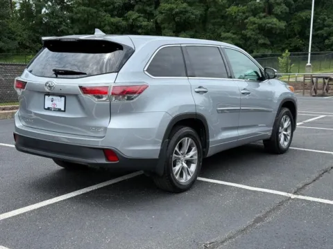 Another view of 2015 Toyota Highlander LE Plus V6 for sale in Ballwin, MO at Jay Wolfe Toyota of West County