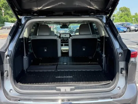 More photos of 2023 Toyota Highlander Hybrid Platinum at Jay Wolfe Toyota of West County, MO