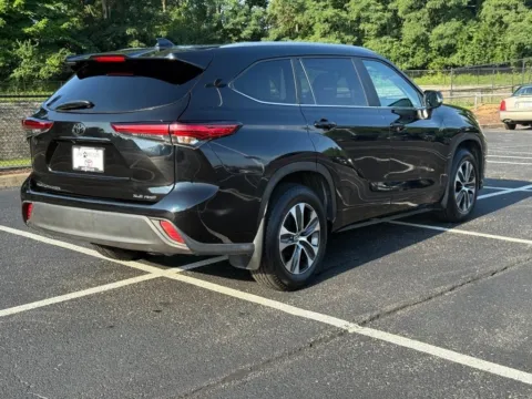 Another view of 2023 Toyota Highlander XLE for sale in Ballwin, MO at Jay Wolfe Toyota of West County