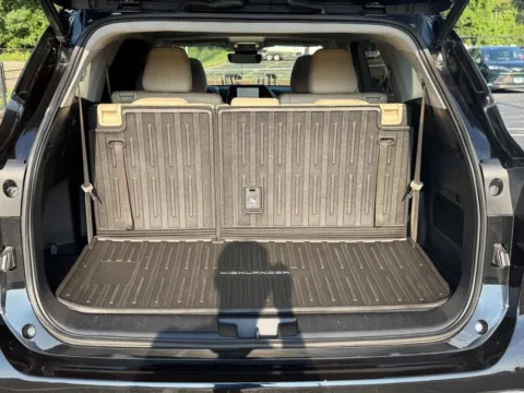 More photos of 2023 Toyota Highlander XLE at Jay Wolfe Toyota of West County, MO