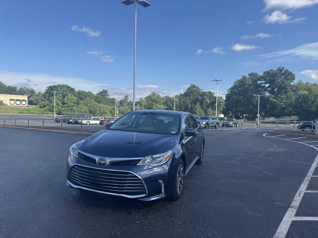 Blue 2018 Toyota Avalon XLE Premium for sale in Ballwin, MO