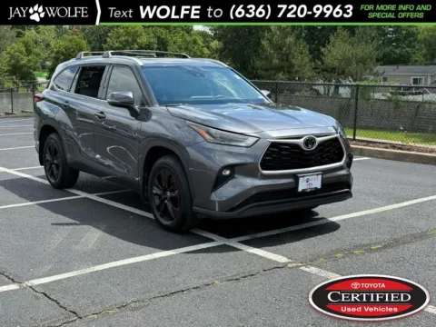 Gray 2022 Toyota Highlander XLE for sale in Ballwin, MO