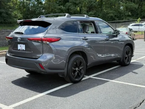 Another view of 2022 Toyota Highlander XLE for sale in Ballwin, MO at Jay Wolfe Toyota of West County