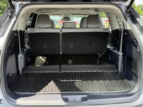 More photos of 2022 Toyota Highlander XLE at Jay Wolfe Toyota of West County, MO