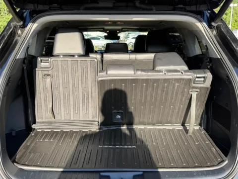 More photos of 2022 Toyota Highlander XLE at Jay Wolfe Toyota of West County, MO