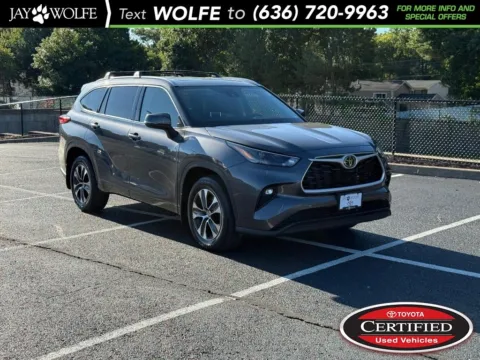 Gray 2022 Toyota Highlander XLE for sale in Ballwin, MO