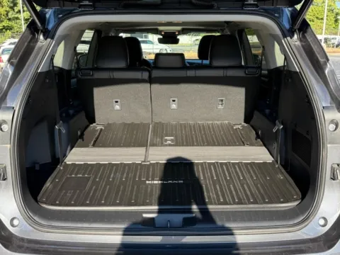 More photos of 2022 Toyota Highlander XLE at Jay Wolfe Toyota of West County, MO