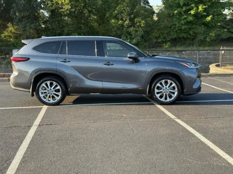 Photos of 2023 Toyota Highlander Hybrid Limited for sale in Ballwin, MO at Jay Wolfe Toyota of West County