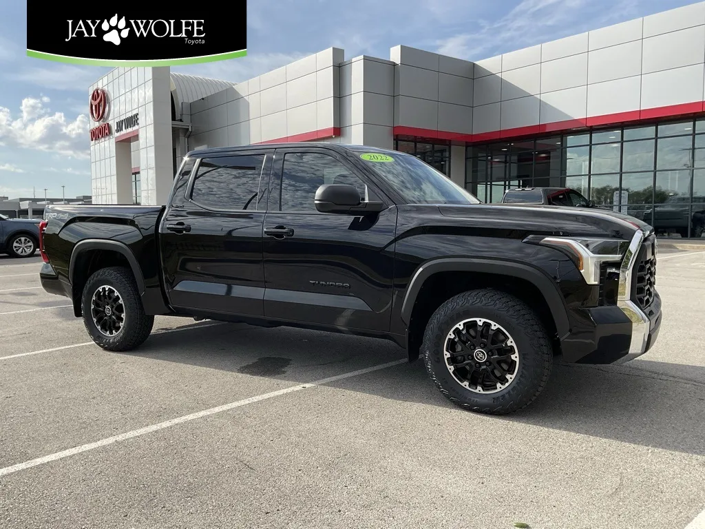 Black 2022 Toyota Tundra SR5 for sale in Kansas City, MO