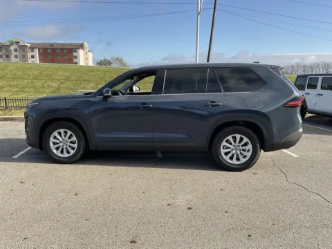 More photos of 2025 Toyota Grand Highlander XLE at Jay Wolfe Toyota, MO