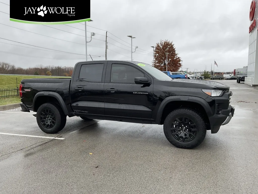 Black 2024 Chevrolet Colorado Trail Boss for sale in Kansas City, MO