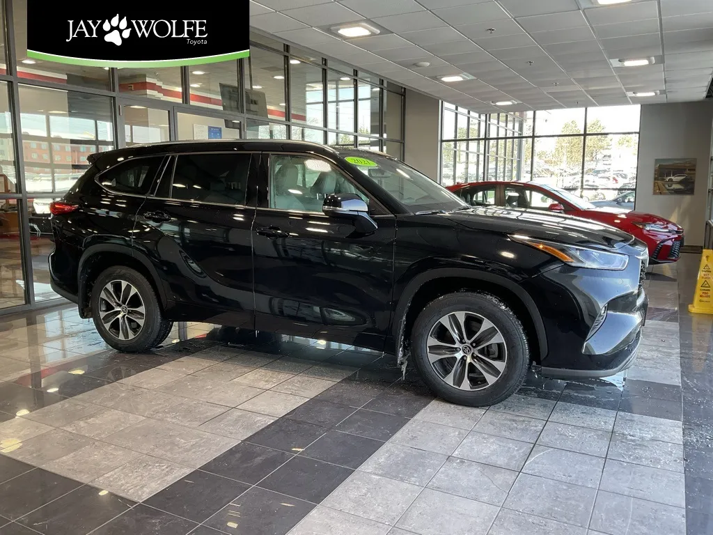2021 Toyota Highlander XLE for sale in Kansas City, MO