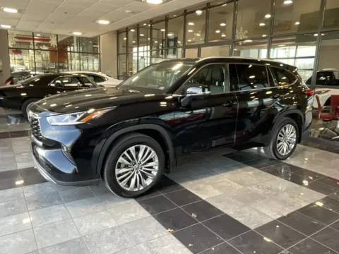 Another view of 2024 Toyota Highlander Platinum for sale in Kansas City, MO at Jay Wolfe Toyota