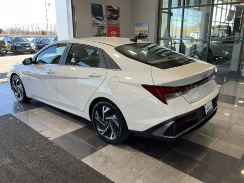 More photos of 2024 Hyundai Elantra SEL at Jay Wolfe Toyota, MO