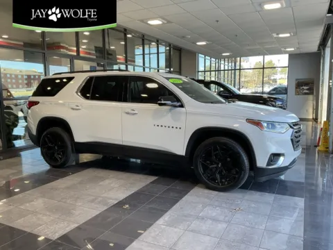 White 2019 Chevrolet Traverse LT for sale in Kansas City, MO