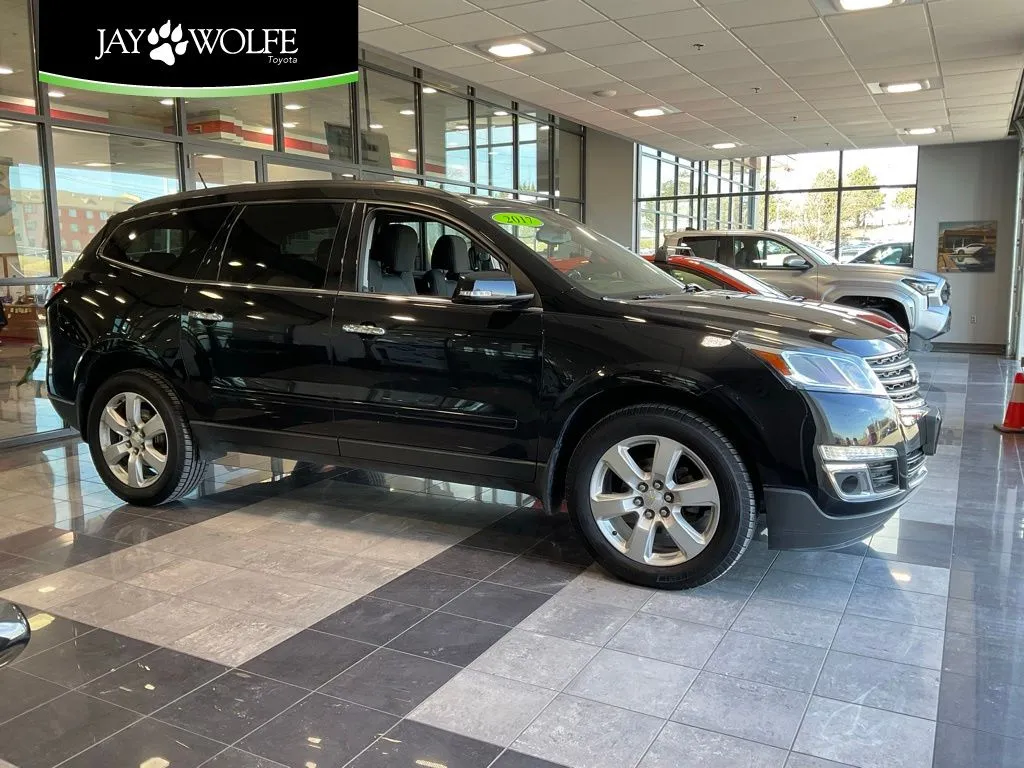 Black 2017 Chevrolet Traverse LT for sale in Kansas City, MO