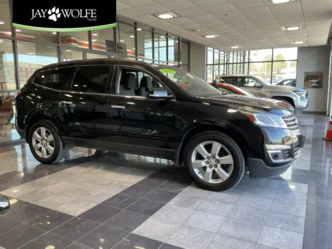 Black 2017 Chevrolet Traverse LT for sale in Kansas City, MO