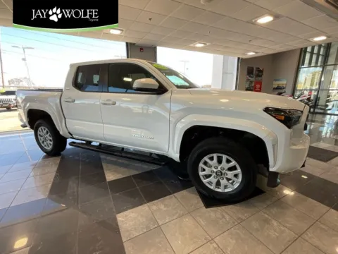 White 2024 Toyota Tacoma SR5 for sale in Kansas City, MO