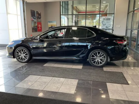 More photos of 2021 Toyota Camry Hybrid XLE at Jay Wolfe Toyota, MO