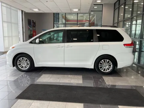 More photos of 2012 Toyota Sienna XLE at Jay Wolfe Toyota, MO