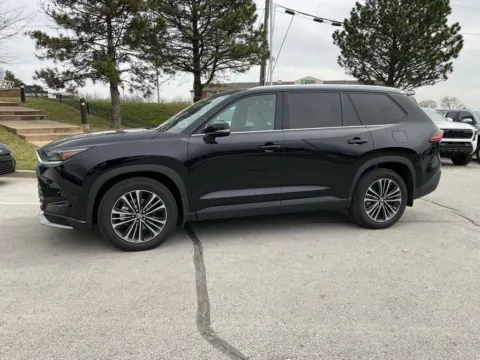 Another view of 2025 Toyota Grand Highlander Hybrid MAX Platinum for sale in Kansas City, MO at Jay Wolfe Toyota