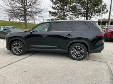 More photos of 2025 Toyota Grand Highlander Hybrid MAX Platinum at Jay Wolfe Toyota, MO