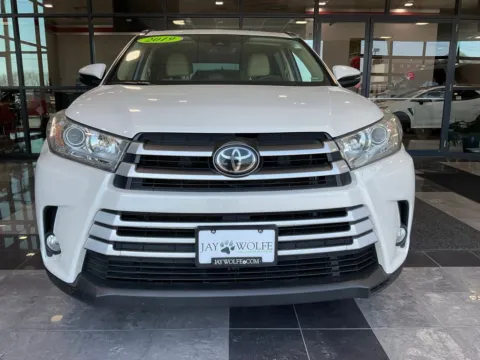 Photos of 2019 Toyota Highlander XLE for sale in Kansas City, MO at Jay Wolfe Toyota