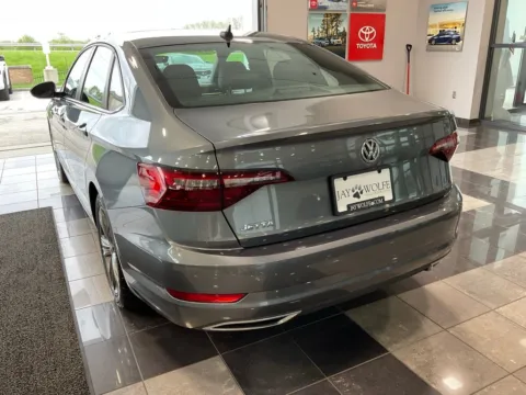 More photos of 2020 Volkswagen Jetta R-Line at Jay Wolfe Toyota, MO