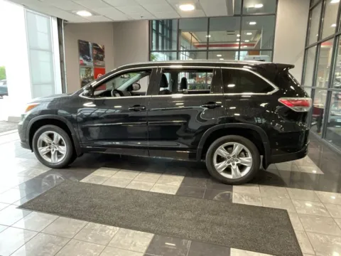 More photos of 2016 Toyota Highlander Limited at Jay Wolfe Toyota, MO