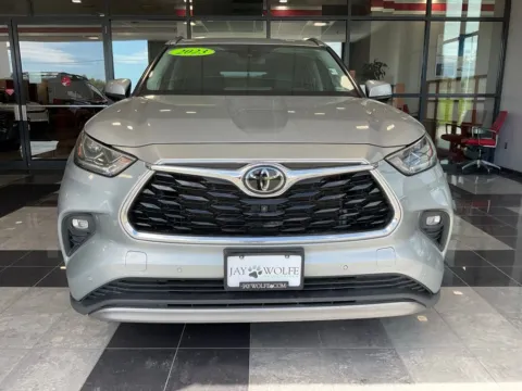 Photos of 2023 Toyota Highlander Platinum for sale in Kansas City, MO at Jay Wolfe Toyota