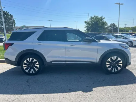 More photos of 2025 Ford Explorer Platinum at Jay Wolfe Toyota, MO