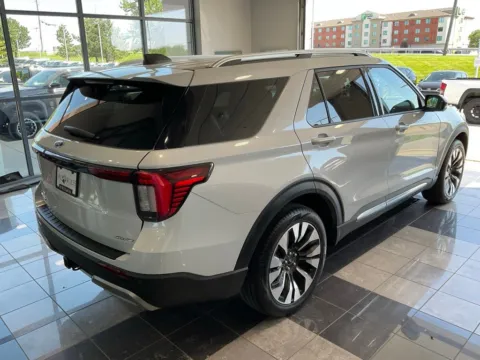 More photos of 2025 Ford Explorer Platinum at Jay Wolfe Toyota, MO