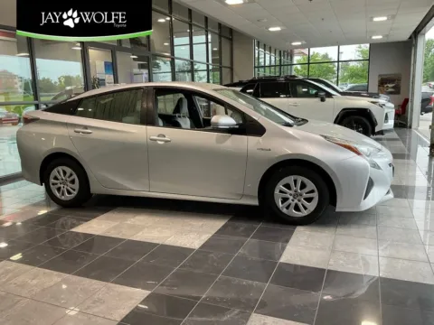 Silver 2017 Toyota Prius Two for sale in Kansas City, MO