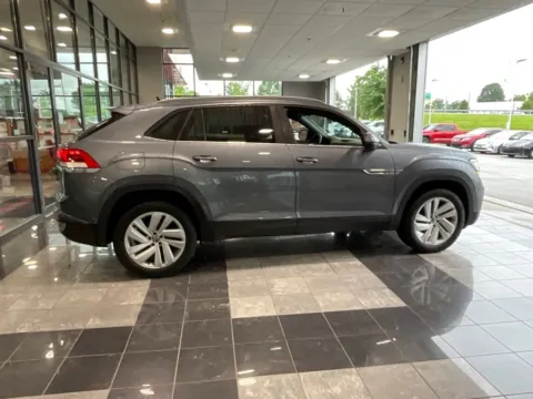 More photos of 2021 Volkswagen Atlas Cross Sport 3.6L V6 SE w/Technology at Jay Wolfe Toyota, MO