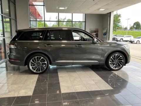 More photos of 2020 Lincoln Aviator Reserve at Jay Wolfe Toyota, MO