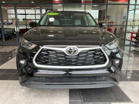 Photos of 2026 Toyota Highlander XLE for sale in Kansas City, MO at Jay Wolfe Toyota