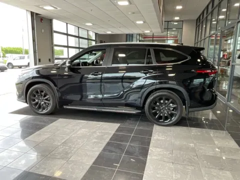 More photos of 2026 Toyota Highlander XLE at Jay Wolfe Toyota, MO