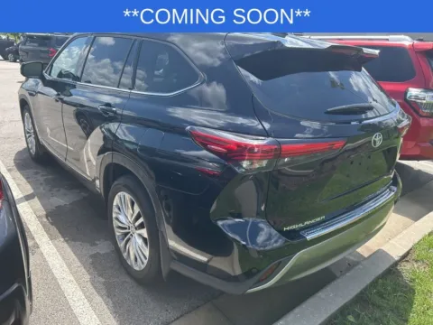 More photos of 2023 Toyota Highlander Platinum at Jay Wolfe Toyota, MO